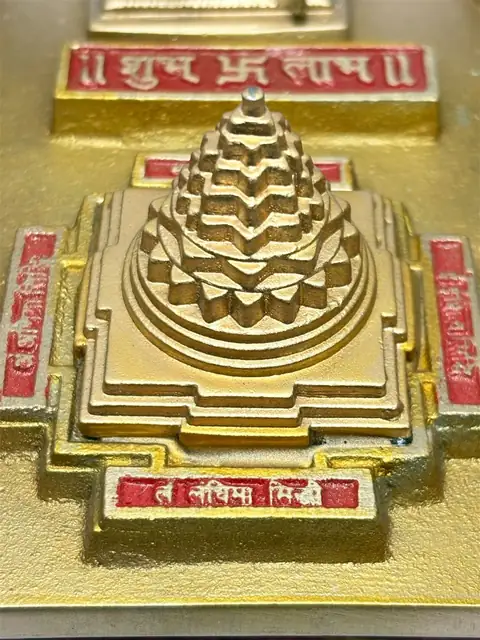 Beautiful Brass Ashtavaibhav Lakshmi Yantra Chowki with Meru Shree Yantra, 8 Devi Pillars. – image 4